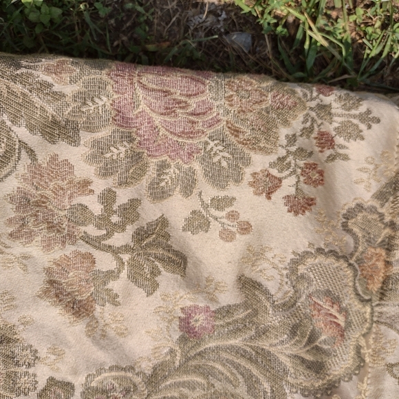 Croscill bed and drapes - Picture 2 of 3